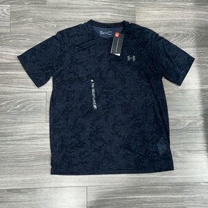 Under Armour heat gear workout shirt. Size L. NWT